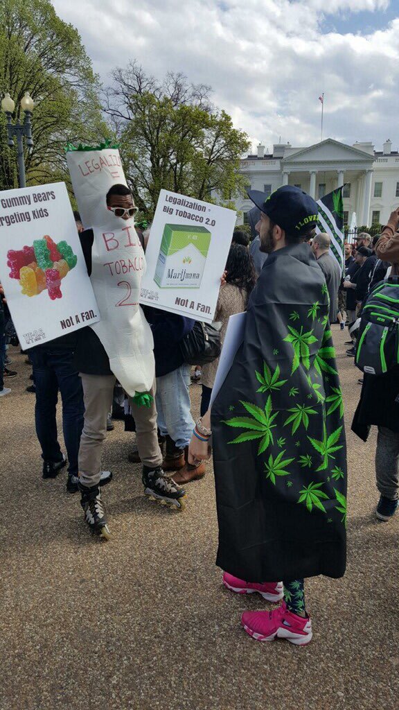 whaxyapp's tweet photo. Only 2 people detained today as hundreds smoked #cannabis calling for @POTUS to deschedule #cannabis. #reschedule420 https://t.co/Bm5McRoI3C