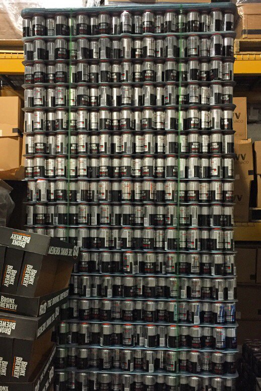RootsHummus's tweet photo. Plenty of beer and hummus here @thebronxbrewery! #wearestillhere #RootsHummus #microbrewofhummus #besthummusever https://t.co/6ld2Qt3nvA