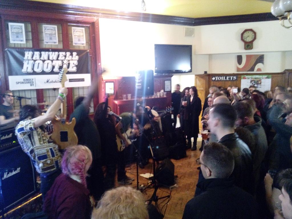 songoftheowl's tweet image. Some very tight and funky grooves from @CartoonShadows at the King's Arms #hootie2016