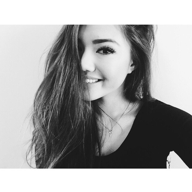 Leah_Ly97's tweet photo. Retweet this picture if you guys want more :) https://t.co/HRlQF2ASEF