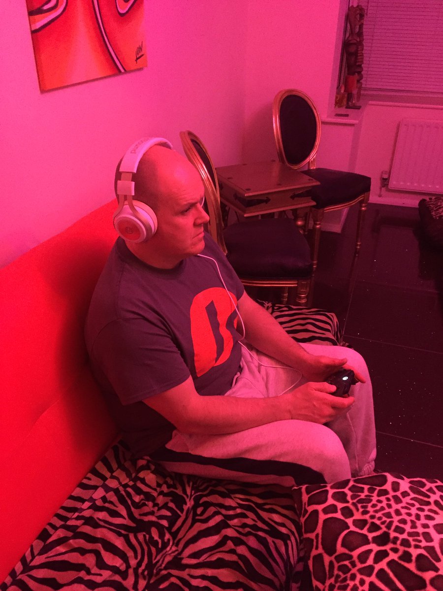 DanielaForshaw's tweet photo. @forshaw_mike & Alex @LucidSoundAudio weren't wrong re that #GamingHeadSet #MuteFeature #ImSoNotOnHisRadar https://t.co/z1y7gZNZbJ