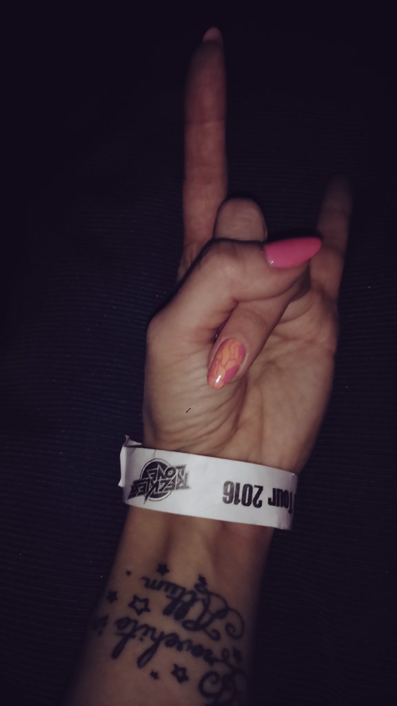 Vikkycat1's tweet photo. It was unreal.👏 Thank you Reckless love, see you tomorrow one more time🔥🎸🎤 #RecklessLove #OlliHerman https://t.co/Lk5BrZnJnO