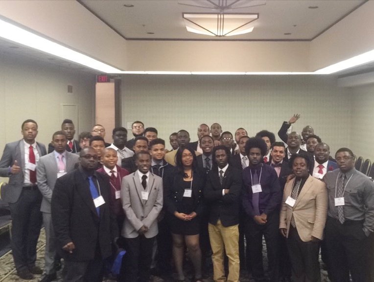 MenaBadros's tweet photo. Discussion #Academic performance, ongoing #Motivation & #Guidance.
#SAABneedToKnow @usbank @coolSpeak #SAAB2016 https://t.co/eiDYItldjB