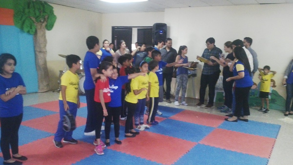 FEDENADOR_'s tweet photo. El vacacional #FeKids #WinterCamps desarrollo su ceremonia de clausura en instalaciones de Fedenador https://t.co/56stFkbvmT