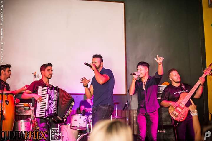 obrunogoulart's tweet photo. Show com Lucas Marques e Alex! #NoCanto #NovaOdessa https://t.co/AsdzpjiSNp