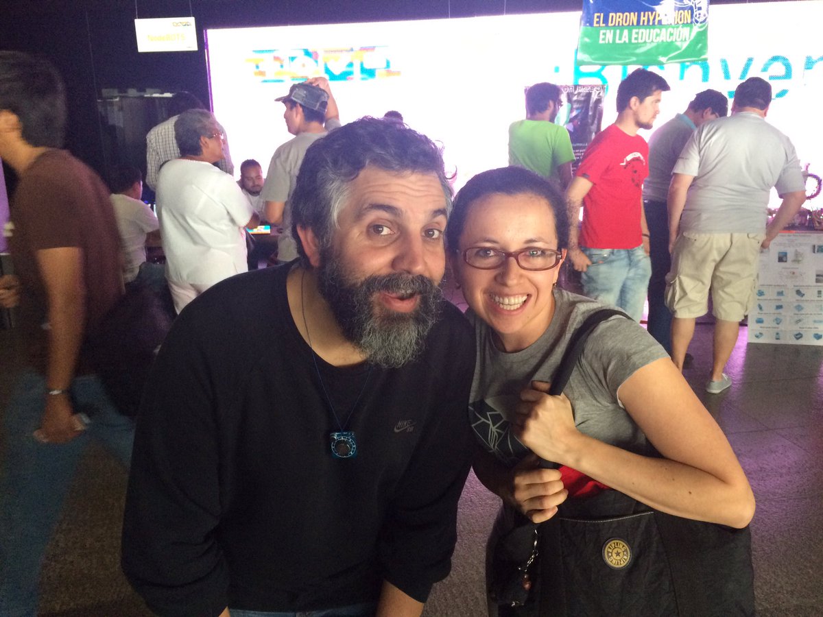 ZairAmanda's tweet image. @CCDmx @dcuartielles  @HacedoresCom @HacedoresMs @arduino gracias por traerlo!!