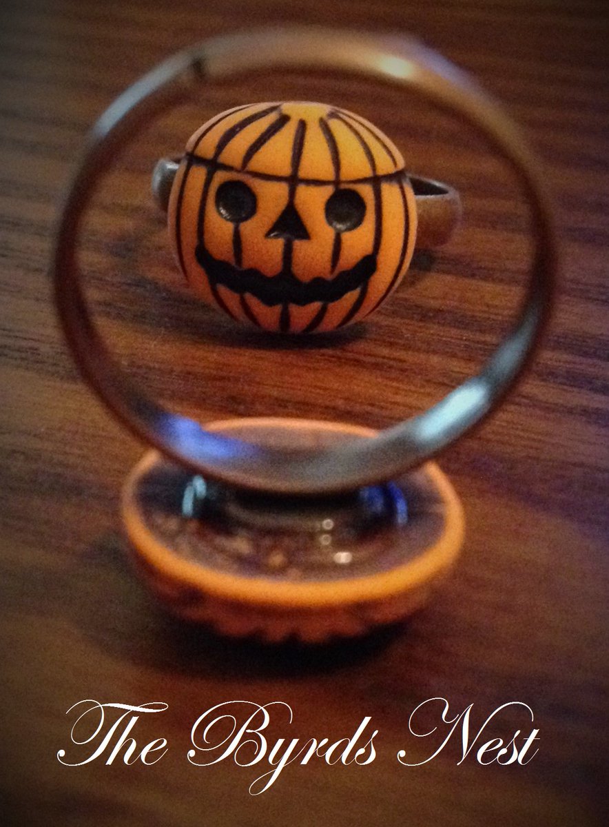 LittleRedByrdee's tweet photo. Check out our adjustable Jack-o-Lantern rings! NOW AVAILABLE ON AMAZON! #TEMPTTeam #Etsy

https://t.co/S0yHjFMzZP https://t.co/z3xDZSCzCv