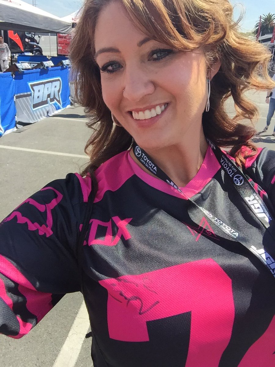 rose_tina2010's tweet photo. Loving my autograph @nickschmidt415 #Santaclara #oncation #motorcross #nickschmidt #girlsweekend https://t.co/jq4b0keGNM