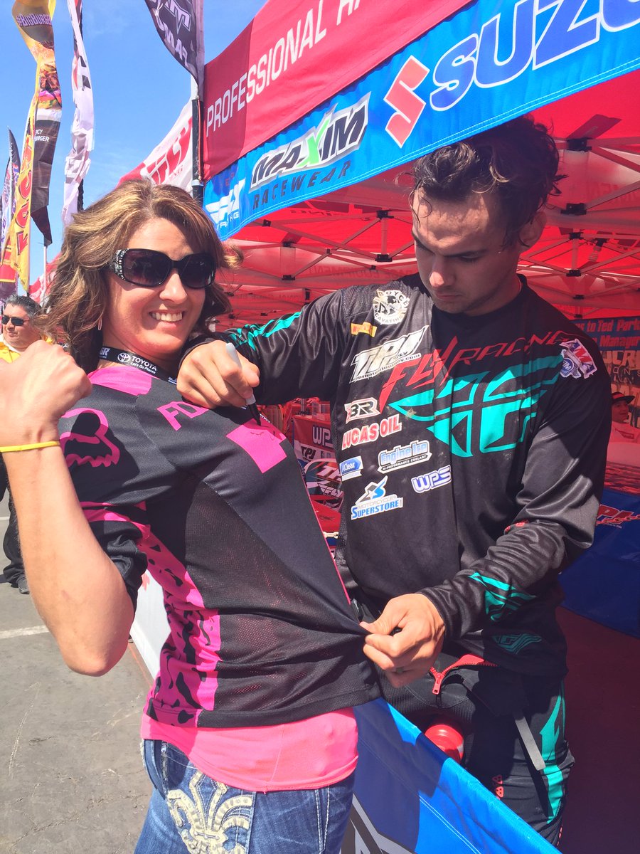rose_tina2010's tweet photo. Getting autographed #Santaclara #oncation #motorcross #nickschmidt #girlsweekend #nickchmidt79 https://t.co/UFXumPa4oS