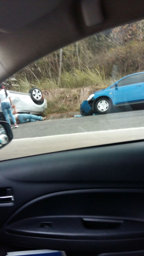 traficocpanama's tweet photo. Imágenes del accidente de tránsito sobre la Vía Centenario, a la altura del Puente en dirección a Panamá Oeste. https://t.co/aUJkTtGPtO