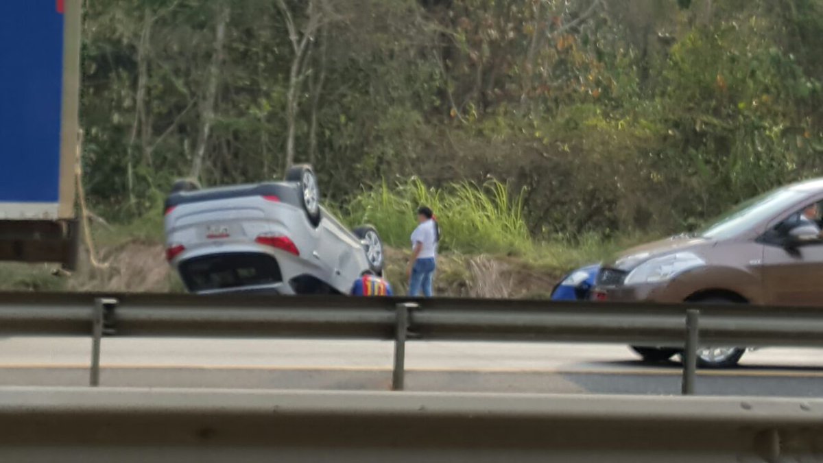 traficocpanama's tweet photo. Imágenes del accidente de tránsito sobre la Vía Centenario, a la altura del Puente en dirección a Panamá Oeste. https://t.co/aUJkTtGPtO