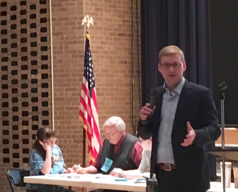 SD51DFL's tweet photo. Jon Tollefson @tollefsonj campaigning for CD3 DFL; cheering on Carlson 50B, Slocum 50A, Wiklund 50senate
#mndfl https://t.co/VPOl8le9cQ