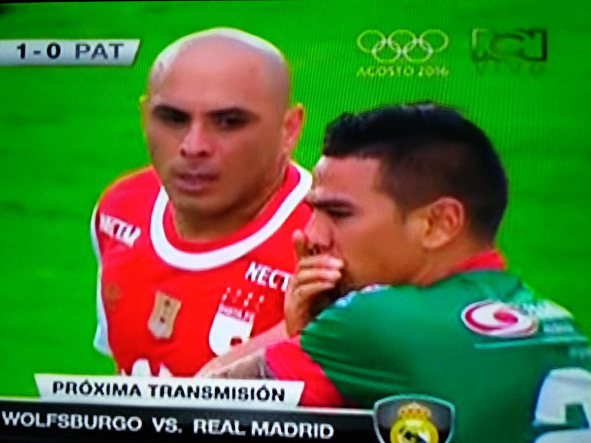 Letrodromo's tweet image. - A la salida nos vemos para medirnos los huevos 
- *Le manda los hinchas al hotel*