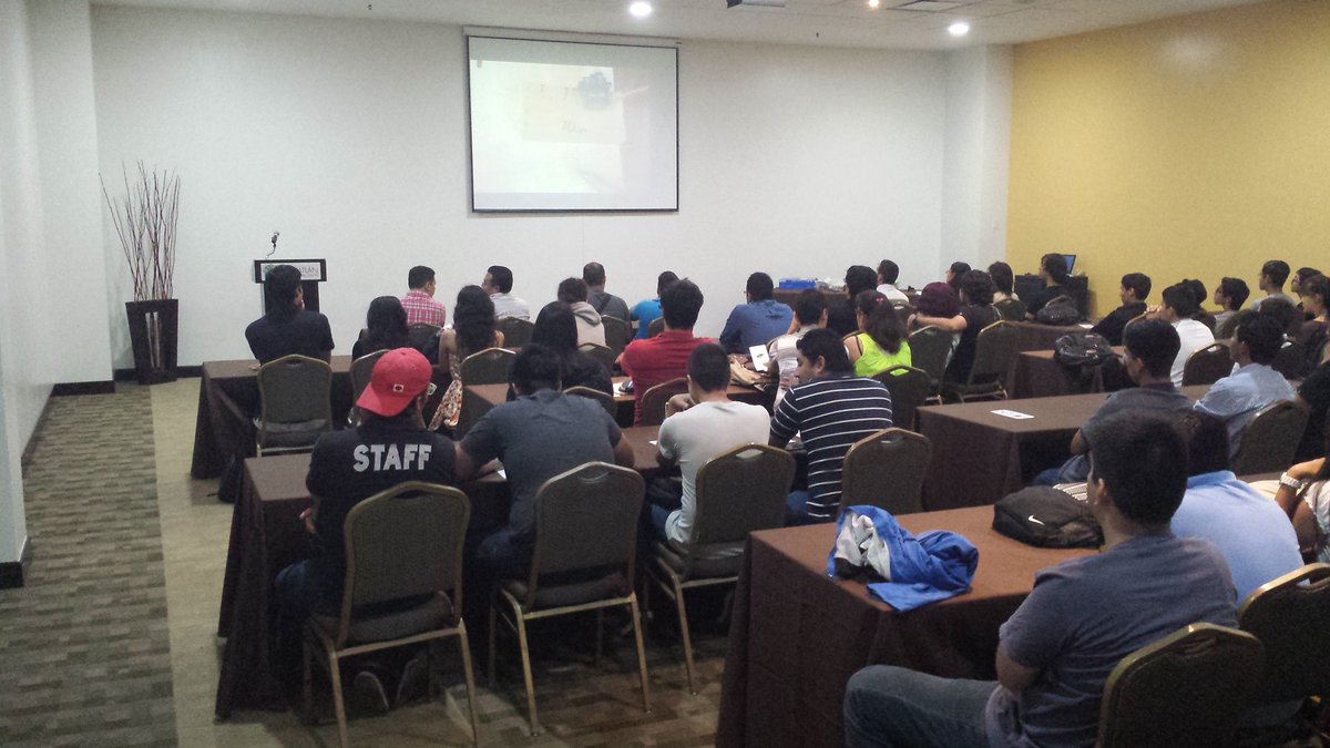 gsreynaga's tweet image. Casa llena/Full house #GenuinoD2016 #ArduinoD2016 #ArduinoCC @Mztintcenter