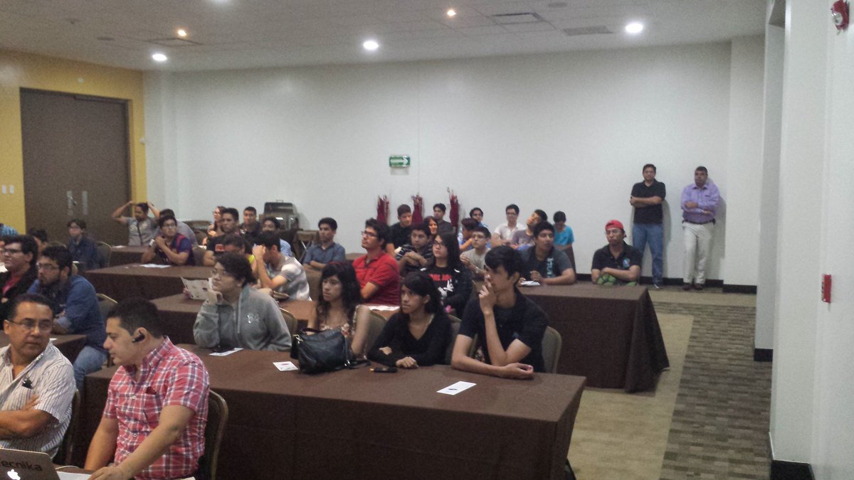 gsreynaga's tweet image. Casa llena/Full house #GenuinoD2016 #ArduinoD2016 #ArduinoCC @Mztintcenter