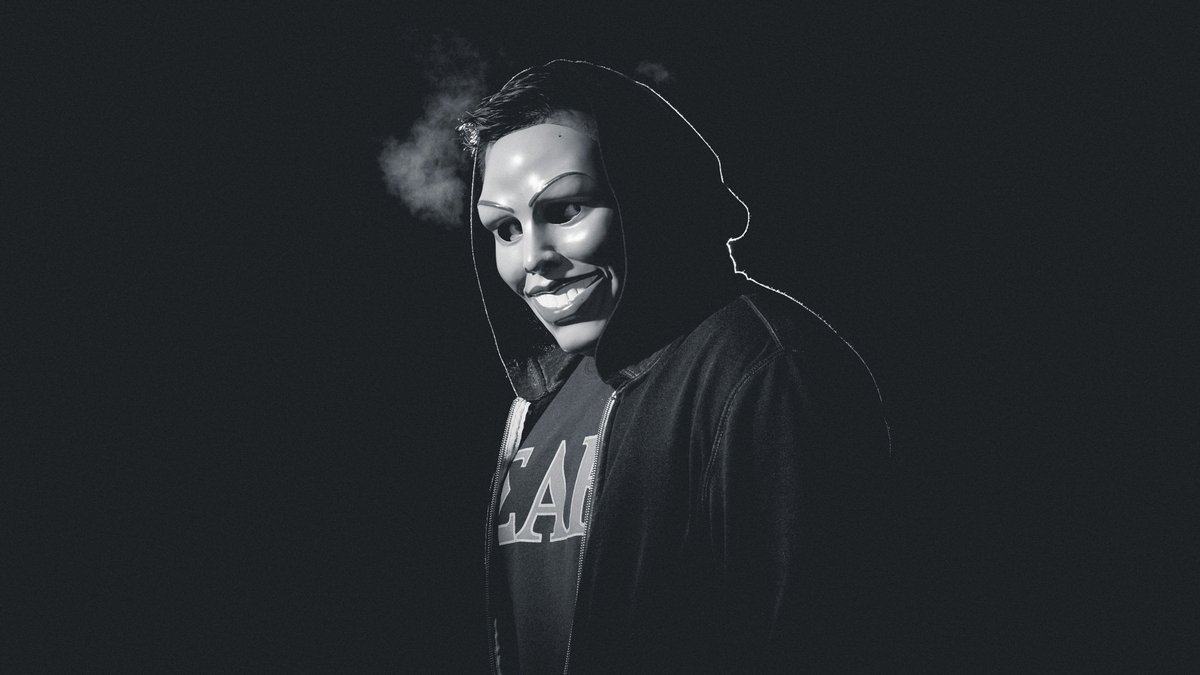 KyleStoutenberg's tweet image. I recently did a Purge themed shoot that used speedlights for a dramatic effect! Check it: klou.tt/122e2migkuf6v