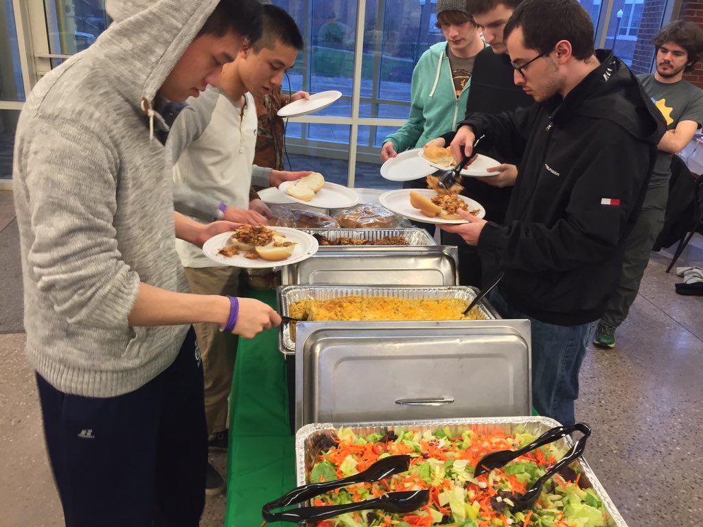 MLHacks's tweet image. Dinner is served at @dandyhacks! #dandyhacks