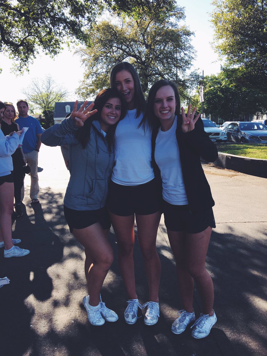 Carolineb02's tweet photo. #blessed we don't ever have to do this again BUT there's no one I would rather do it with ;) #4thyear #with3/3 https://t.co/mgrFHNRjni
