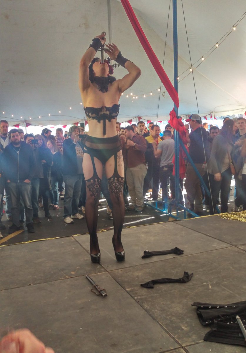 Ericstl6's tweet photo. Always a star of @4HandsBrewery Lupulin Carnival, @sallymarvel just killing it! #lupulin2016 https://t.co/hjVpzgeuic