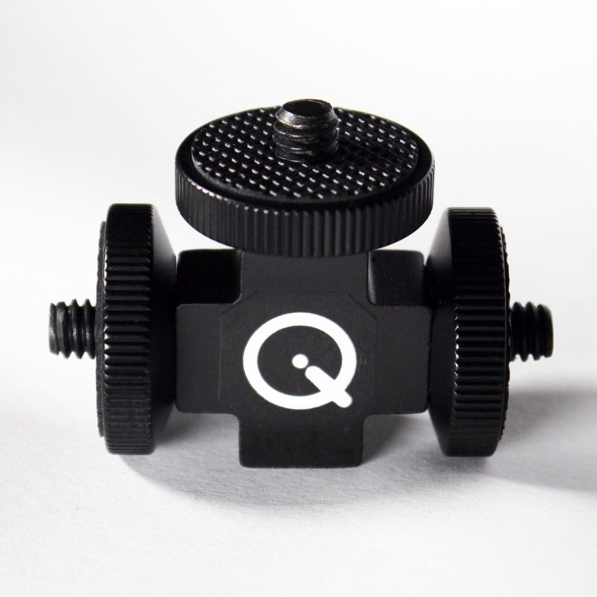 QueAudio's tweet photo. Que Audio's newly designed QAD4 T-bar! 1/4-20female to (3)1/4-20male tripod mounts with knurled locking thumb nuts. https://t.co/IsdLiHspZv