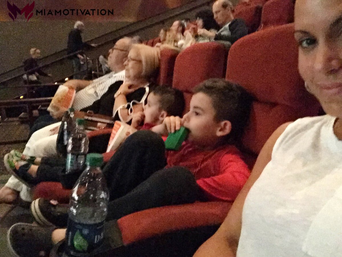 iamvidarose's tweet photo. Never take for granted #family time 💁🏻❤️ #yolo #tomorrowisntpromised #hughard #miamotivation https://t.co/JkwSFwMpsu