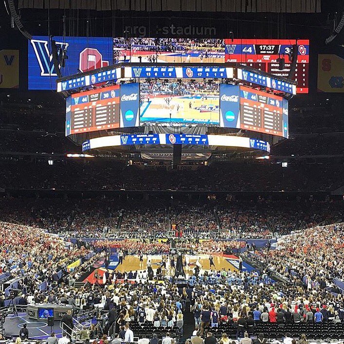WORLDSTAR's tweet photo. #Finalfour https://t.co/k1tjWTMFK2