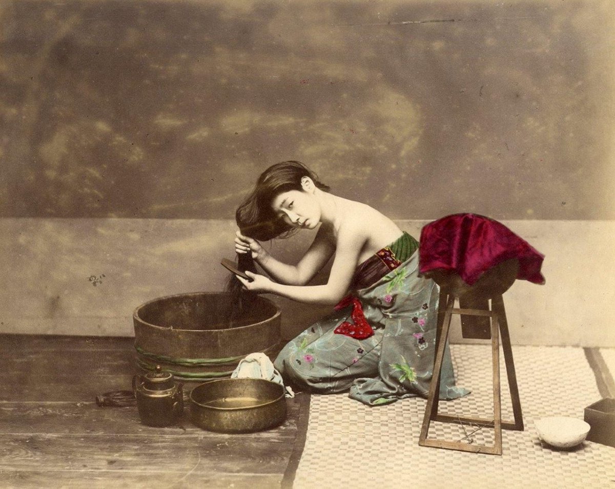 History In Pictures On Twitter Japanese Woman Combing Her Hair 1865 