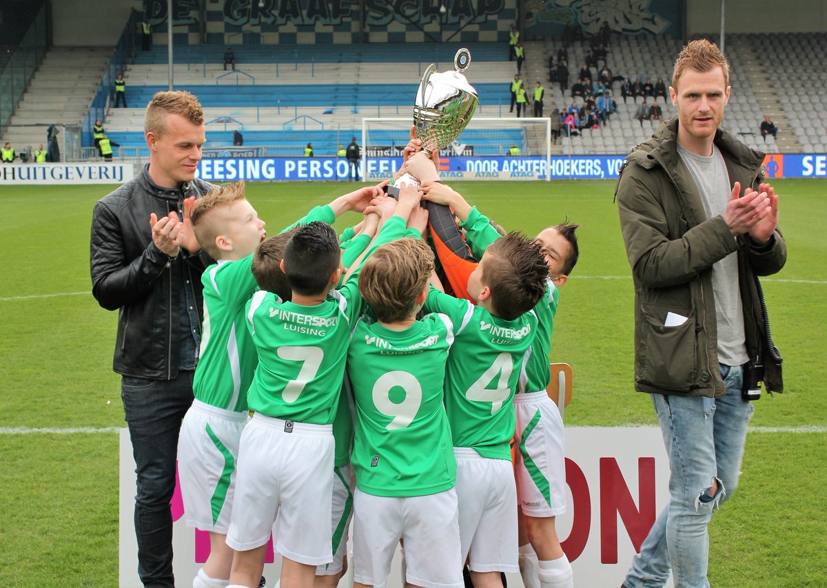 DeGraafschapJO's tweet photo. De winnaars van het De Graafschap Pincvision F-Tournament zijn geworden: FC Winterswijk  en SDZZ Zevenaar https://t.co/DPl0Yk9rEZ