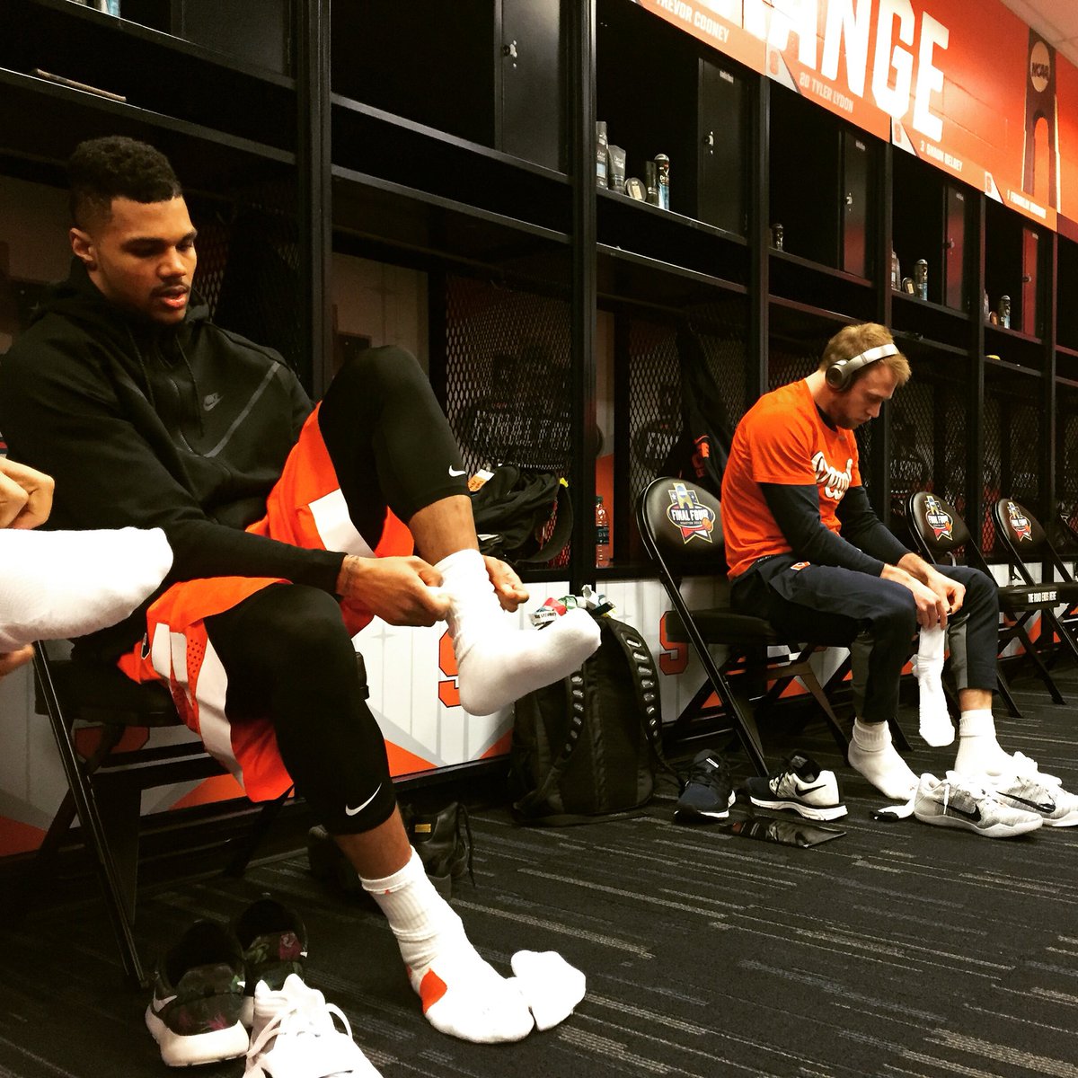 Cuse_MBB's tweet photo. #CuseMode 🍊🏀
#FinalFour https://t.co/zBQ61yFqQv