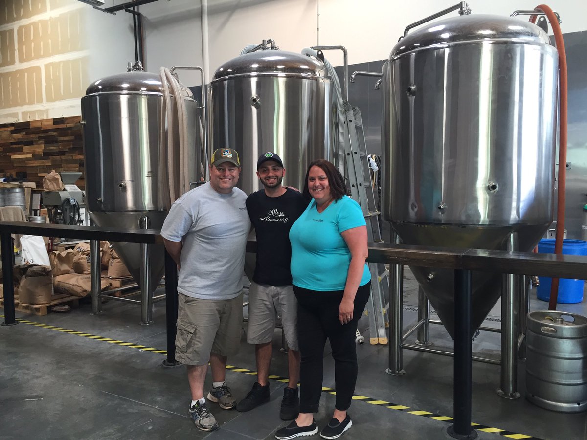 AlleyBrewing's tweet photo. Hanging out @midnightjackbrw 
Cheers! https://t.co/H6KdKPBH7K