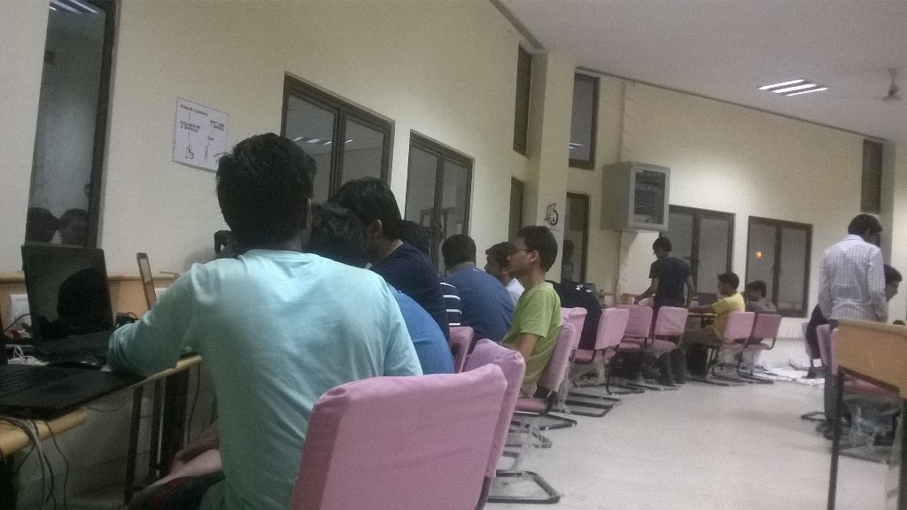 RrichaJalota's tweet image. It&apos;s 5:00 in the morning and people are still awake! Been coding for 29 hours. #hackathonThings #firstHackathon