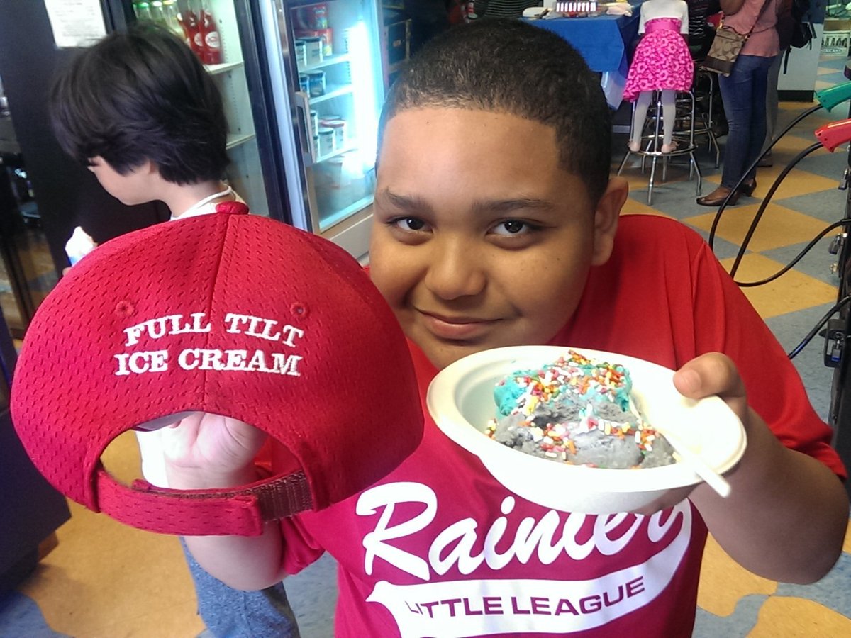kunluv's tweet photo. @FTicecream thanks for sponsoring our #RDLL team! #TryBaseBall #LilKun #bigkun https://t.co/5dBFgY34BP