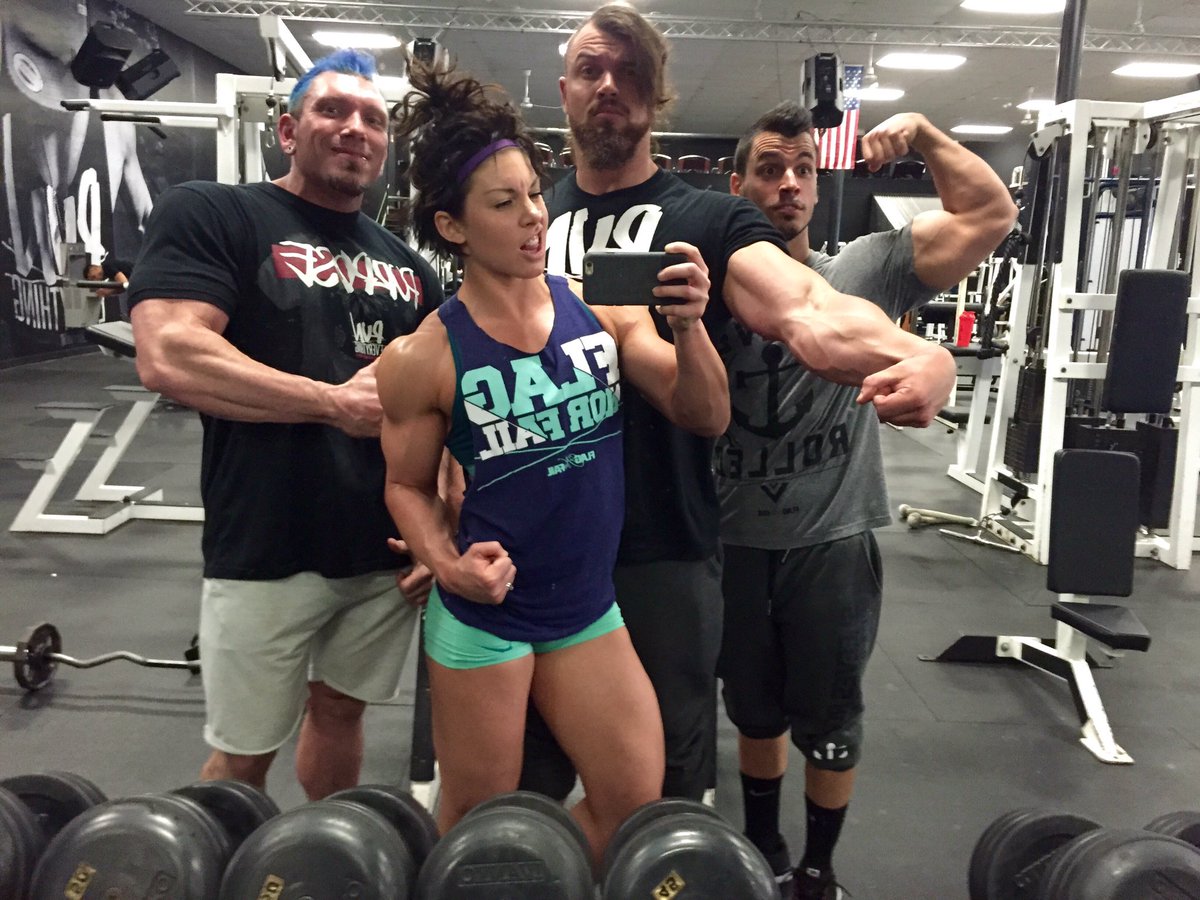 daydayKnucks's tweet photo. The #weirdhair crew and somehow everyone, including Ragz himself, #outangled his legs. #thatsockgametho https://t.co/GqW0vYc2wQ