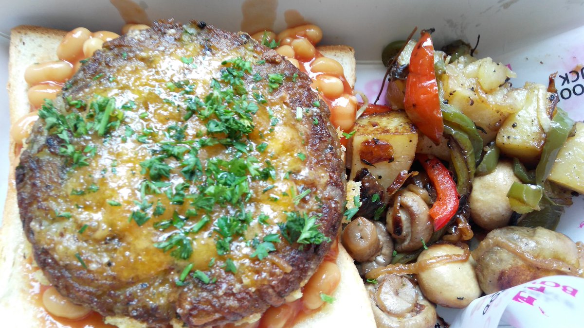 fitfoodiemegha's tweet photo. Invited for previewing of #Breakfast #GreenDot #Vegetarian #FoodTruck #PBC @JWMarriottPune #weekends #EggsandBeans https://t.co/b5Eqi30xLc