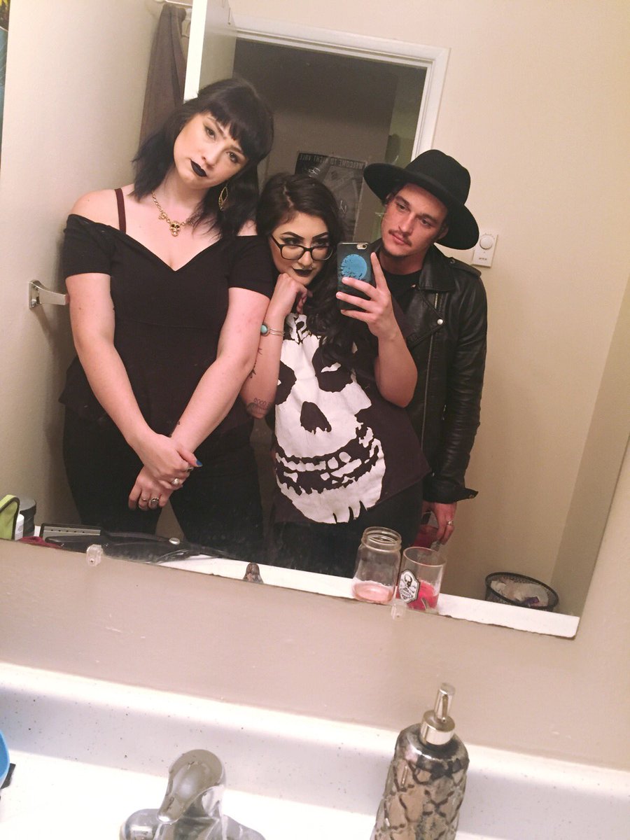 hatchasnatch's tweet photo. we don't fuk witchu #babebrigade https://t.co/AHm30Qoc9I