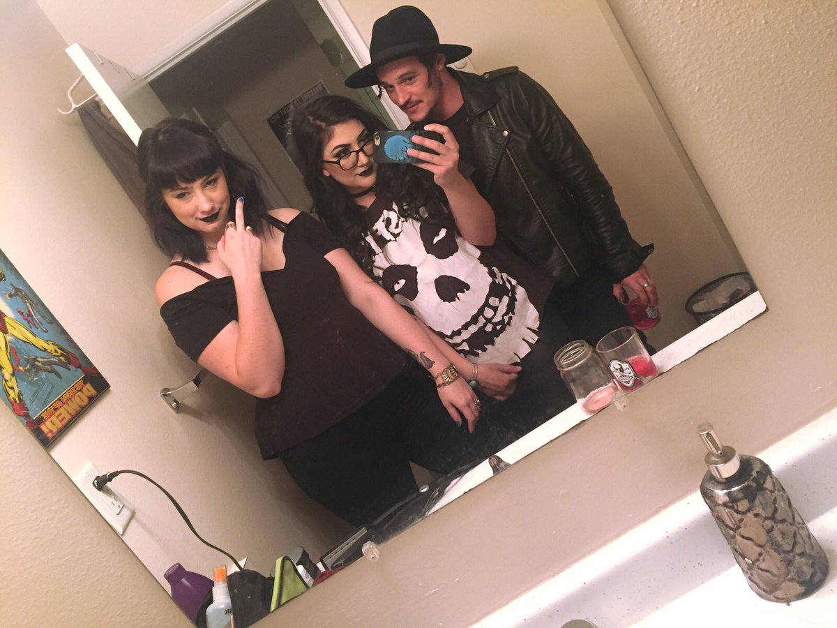hatchasnatch's tweet photo. we don't fuk witchu #babebrigade https://t.co/AHm30Qoc9I