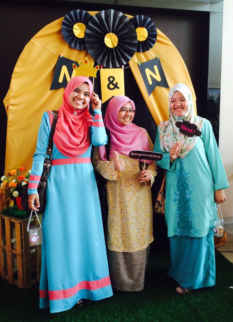 faezahana's tweet photo. Dari dergree kat terengganu sampai la smbung blaja kat kl then duduk serumah lagi. Haha #rumate #hosmate #gilamates https://t.co/NS2f3fNWqj