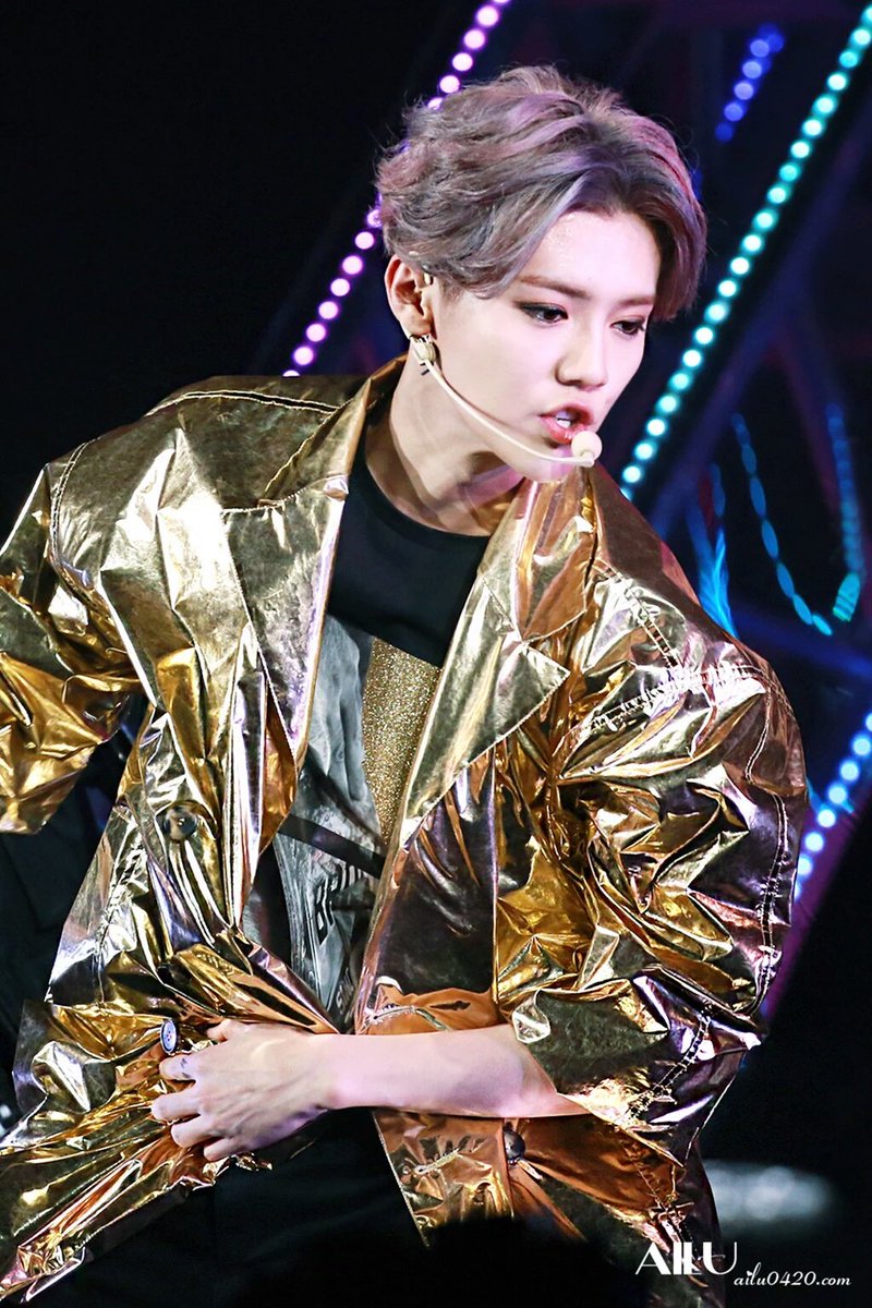 EXOtics_hunhan's tweet photo. who. is. luhan? https://t.co/NMEvEXn5f3
