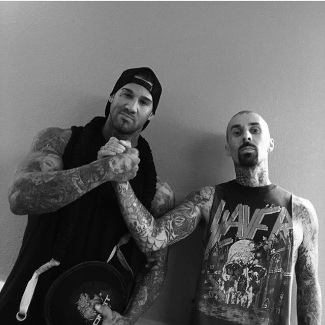 Giotraining's tweet photo. When You're On The Road & All You Got Is A #ResistanceBand & #SteelBell We Get Still Get It Done! @TravisBarker https://t.co/SfMkC7HviR