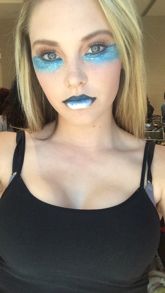 allieybrown's tweet photo. keepin it poppin' 💅🏽💙 #elevation2016 https://t.co/UgnhcGEM3K