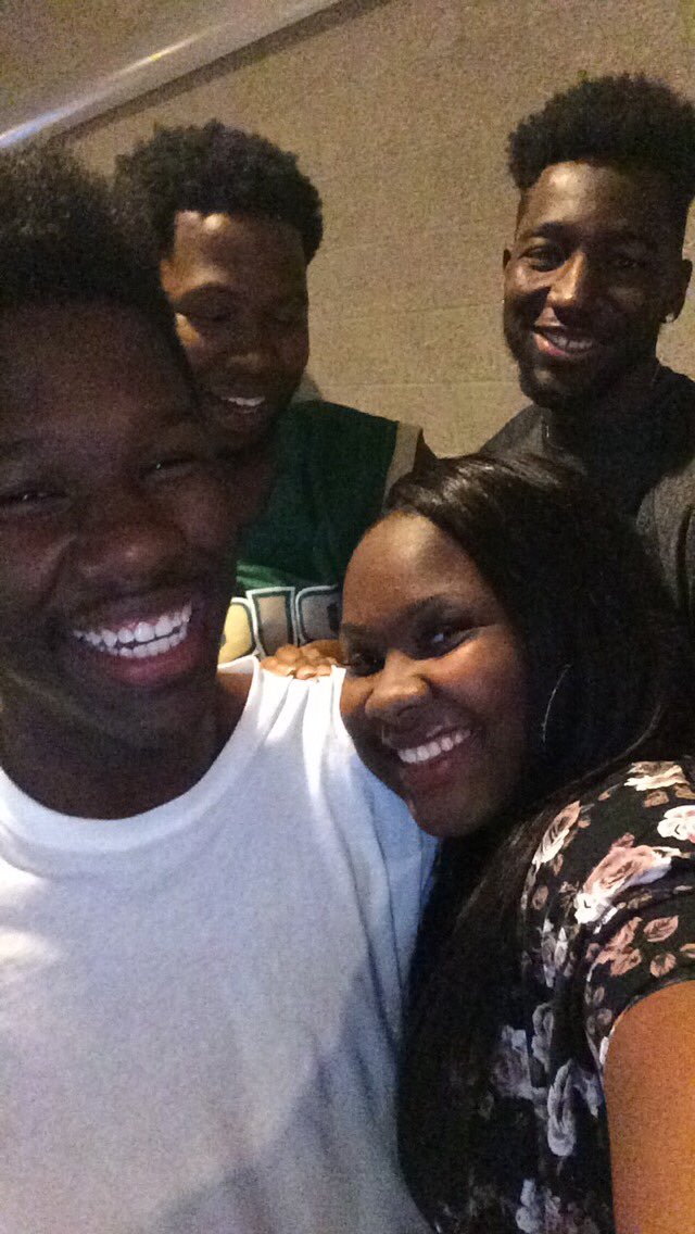 _yomanlikeit's tweet photo. My babies π«π¬π #missingbeazy #freebeazy https://t.co/zPG7TQJvC8