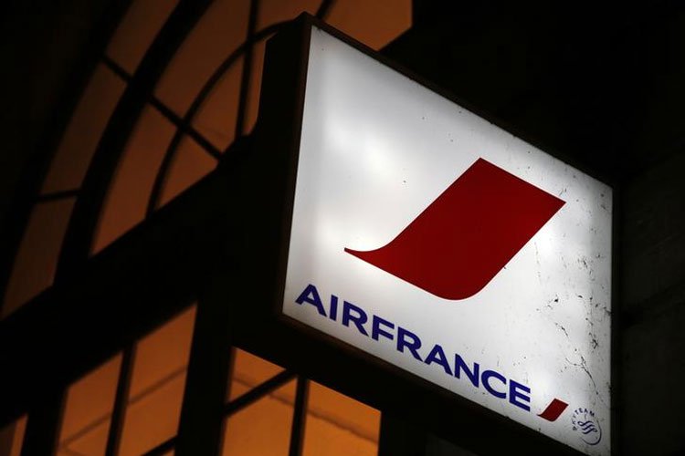 CNNnews18's tweet photo. Air France cabin crew to Tehran told to wear headscarf
https://t.co/Ai0D13rzM0 https://t.co/beK6UF7Qg7