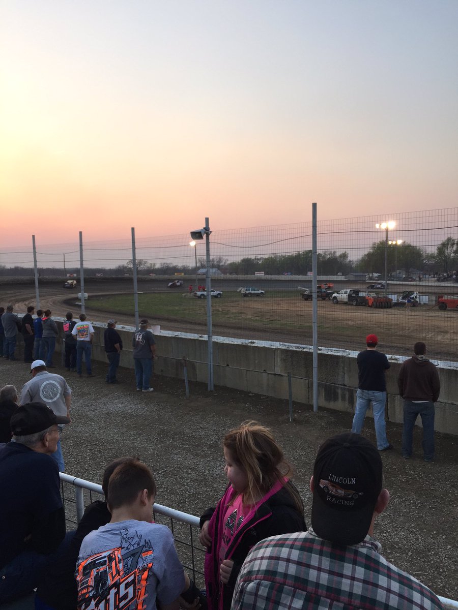 tomnichols67's tweet photo. My seat for king of dirt @RacinDirt #hummertime go Mike Nichols #67 https://t.co/ZL4oA4Xy2g
