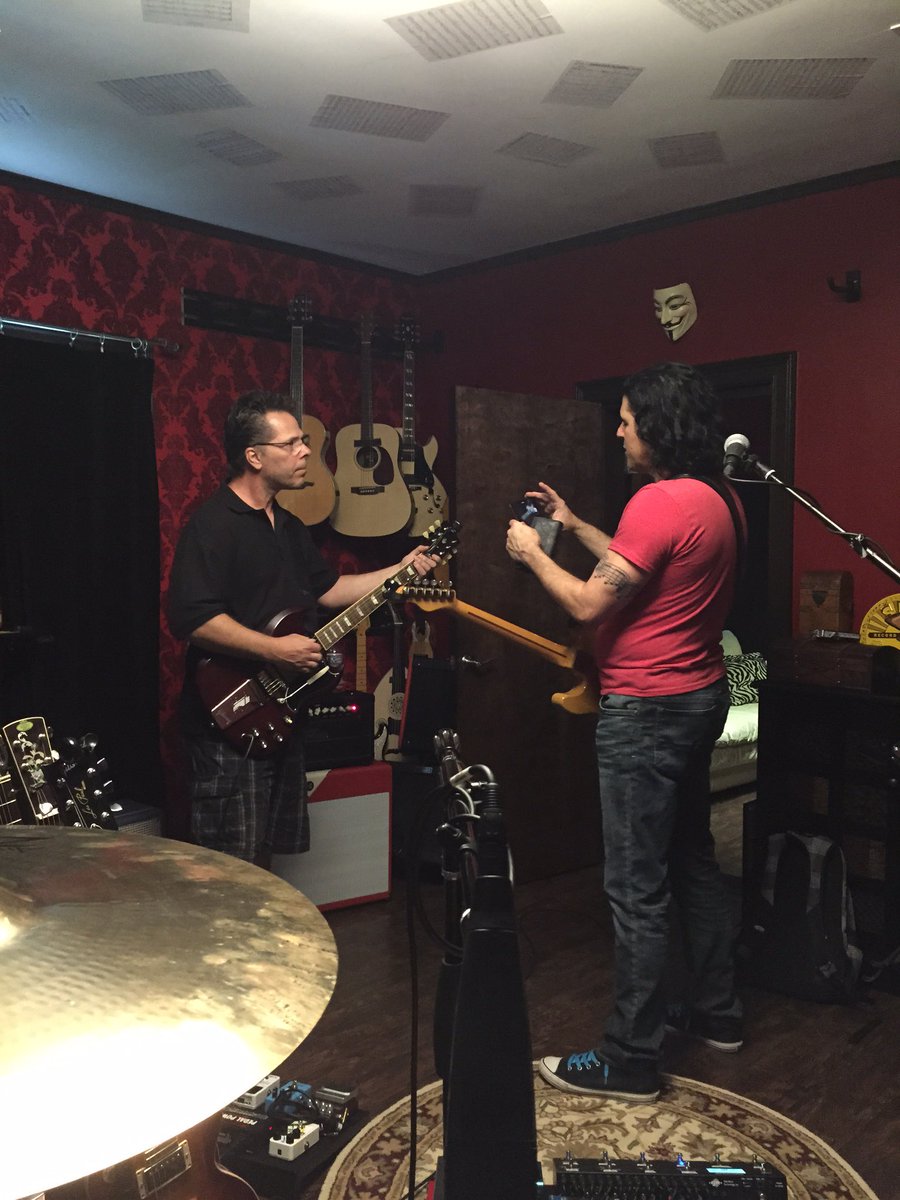 drummerjorge's tweet photo. #impromptu recording today w/ #DougBossi & #GeorgeBernhardt of #theMustardSeeds #drummer for #rickspringfield https://t.co/uPAsfOTBBy