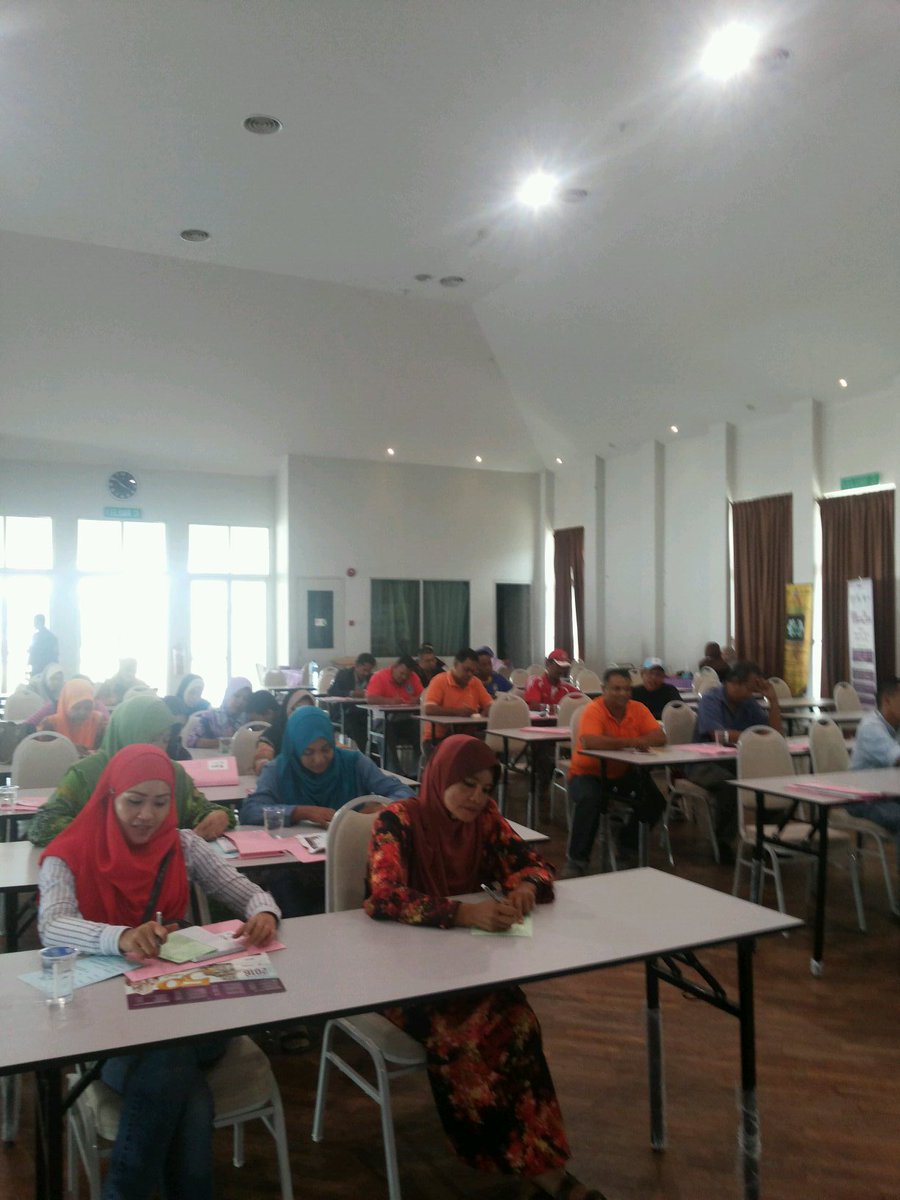 lppkn_pp's tweet photo. @norlasiah1958 ,@AnjliDoshi ,@hjhrohanikarim 
Magnet keluarga dn fasilitator junior 2-3april 16 p.pinang https://t.co/dgSRrpg38q