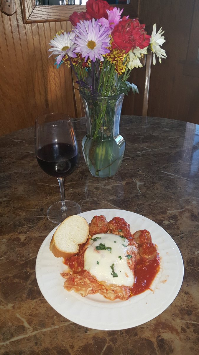 MCLAnthony4's tweet photo. Made homemade Lasagna, meatballs &amp; sausage #lovebeingitalian  #familyfirst #nextbestthing #pastaday #familylife https://t.co/wL0Xh2IJx0