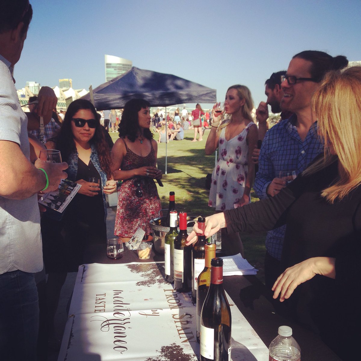 MediterraneoTT's tweet photo. Great tasting event #UncorkedWineFestival at #SanDiego with Vinos de Pago @DehesaCarrizal &amp; @PagoVallegacia https://t.co/3Ev7FYjKWz