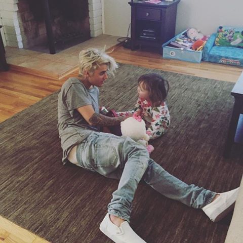 jane07077's tweet photo. RT -> VOTE
 #JFCJustinBieber https://t.co/OOIuRZTnKq