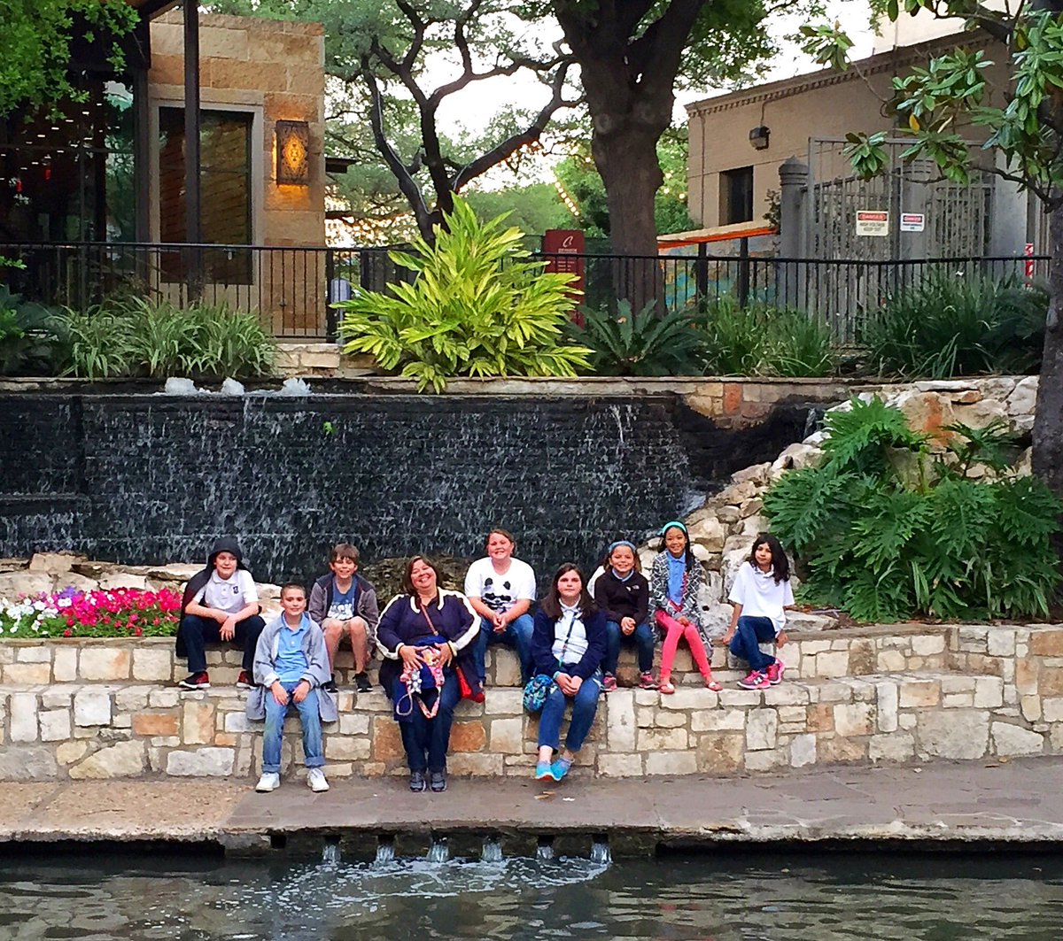 ccasaints80's tweet photo. Fourth graders with Mrs. King enjoying San Antonio's Riverwalk! https://t.co/ABNcXqwWX3