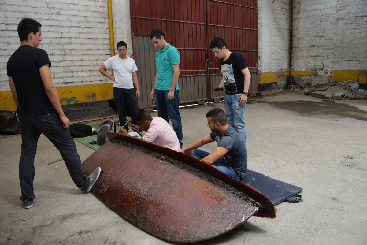 airship_gepar's tweet photo. Sacamos el molde en fibra de vidrio, algunos detalles más para finalizarlo #Airship #Hydrocontest #Hydrocontest2016 https://t.co/0A9CSn4dGf
